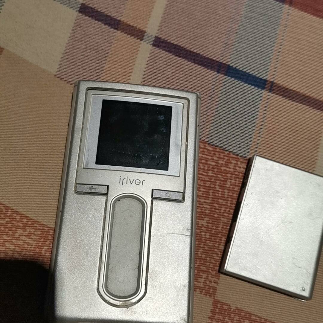 询价购-艾丽和MP3 p4。!电池鼓包了。!