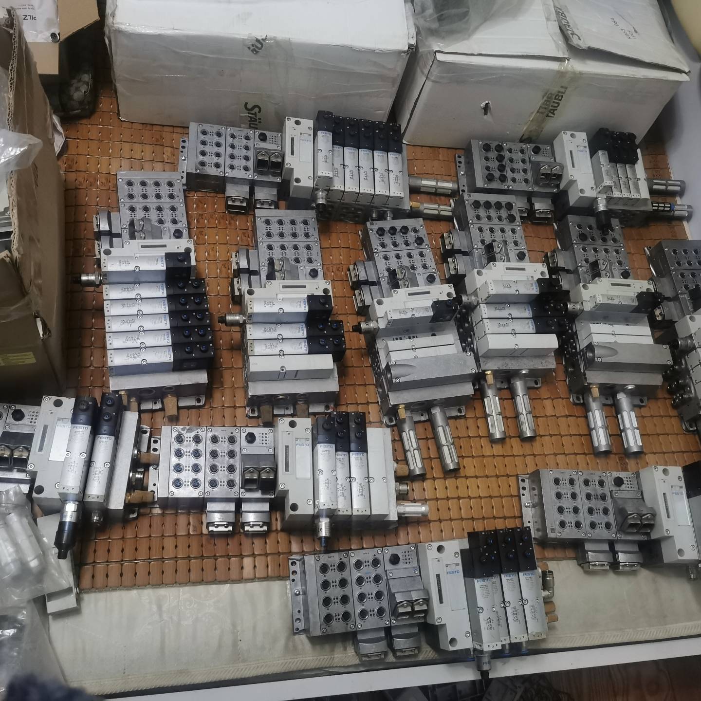 询价购-festo阀导 光纤，铜缆都有。