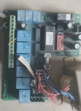 询价购-闲置出一块控制板，上面有多个蓝色