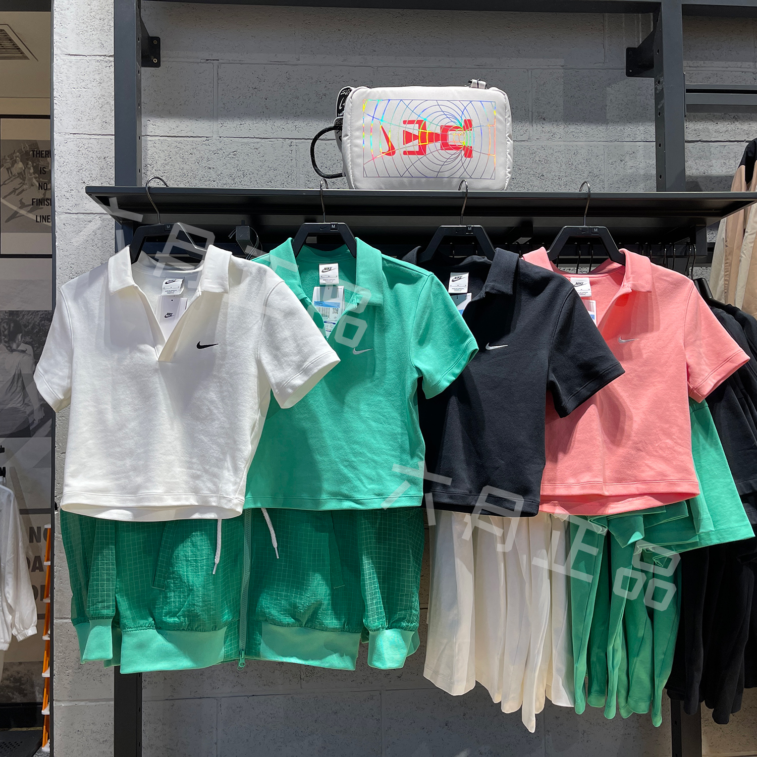 耐克女子透气休闲运动T恤