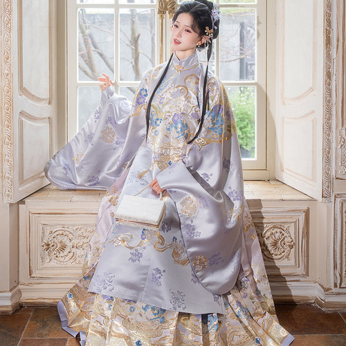 云藏月绣宫廷明制妆花长袄马面裙