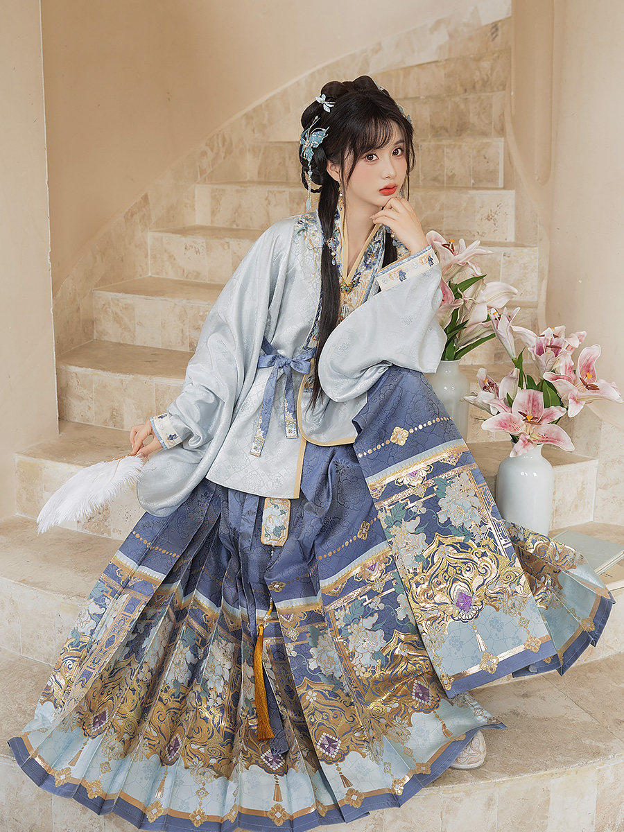 Ming Dynasty Hanfu Winter Set: Octagonal Jacket & Brocade Skirt Steal! - Product image 3
