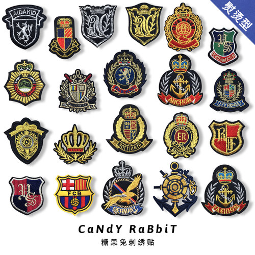 金色徽章布贴补丁时尚羽绒服破洞