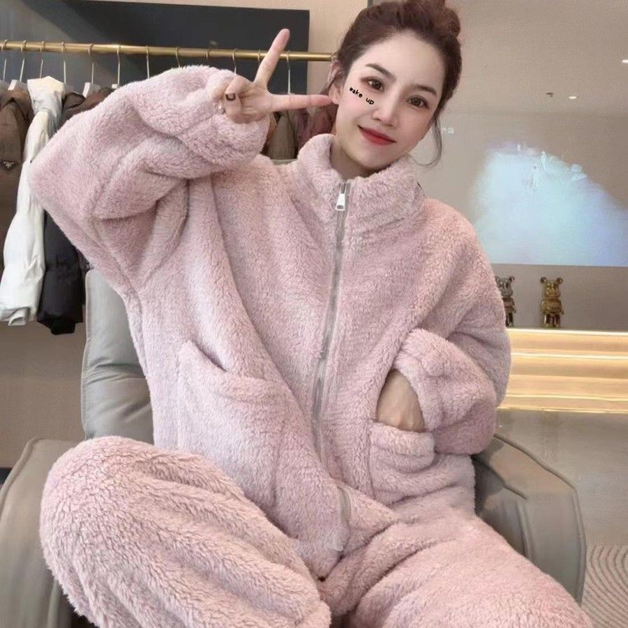 2025年新款珊瑚绒情侣睡衣女冬季加绒加厚保暖家居服宽松两件套装