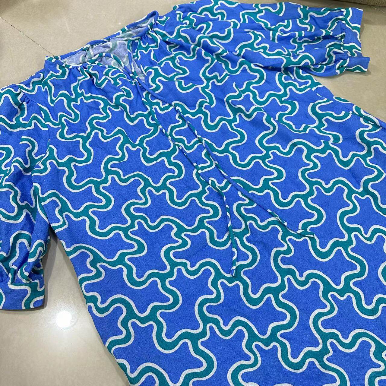 撞色宽版半袖连衣裙