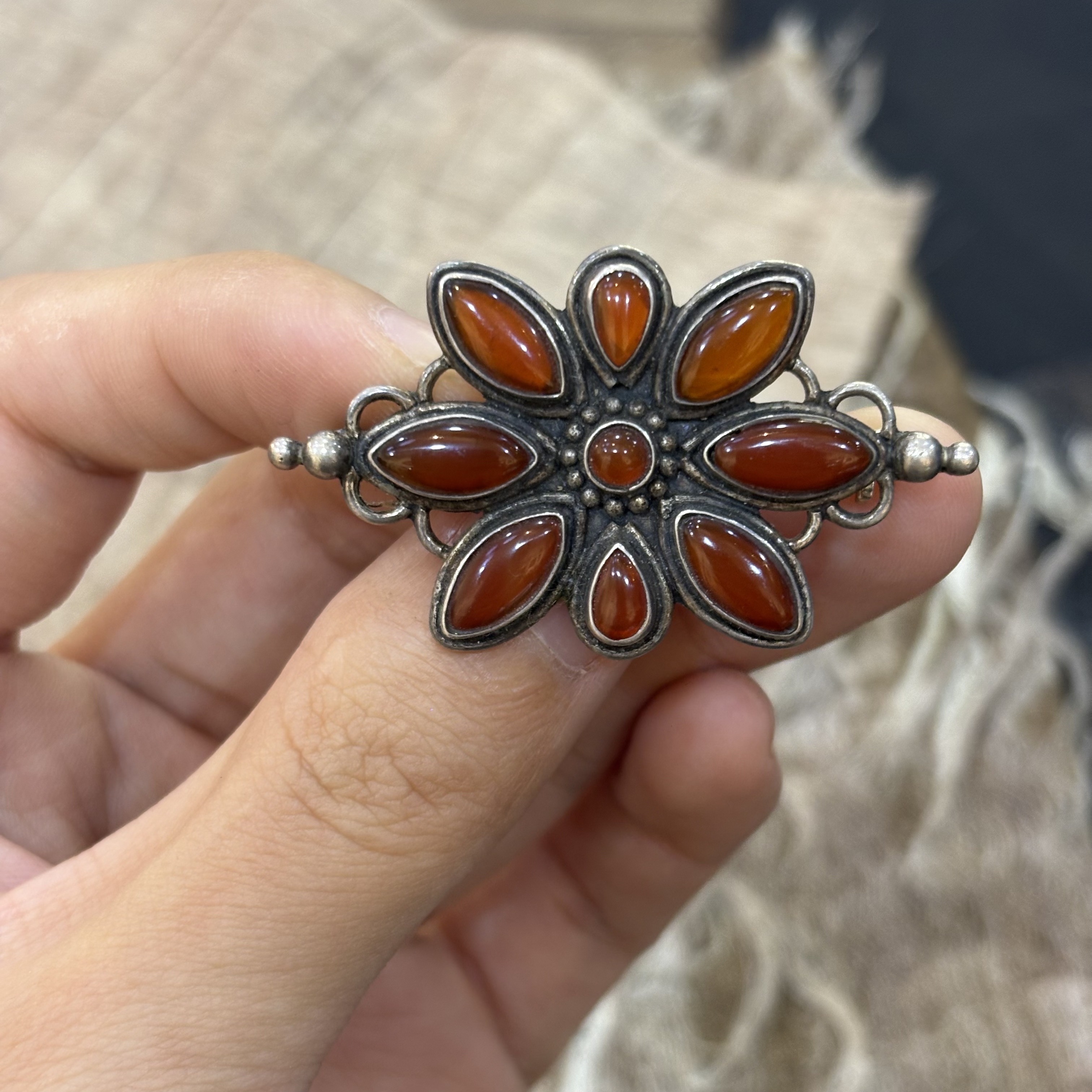 中古默认微瑕不退换 玛瑙花朵银胸针 意大利