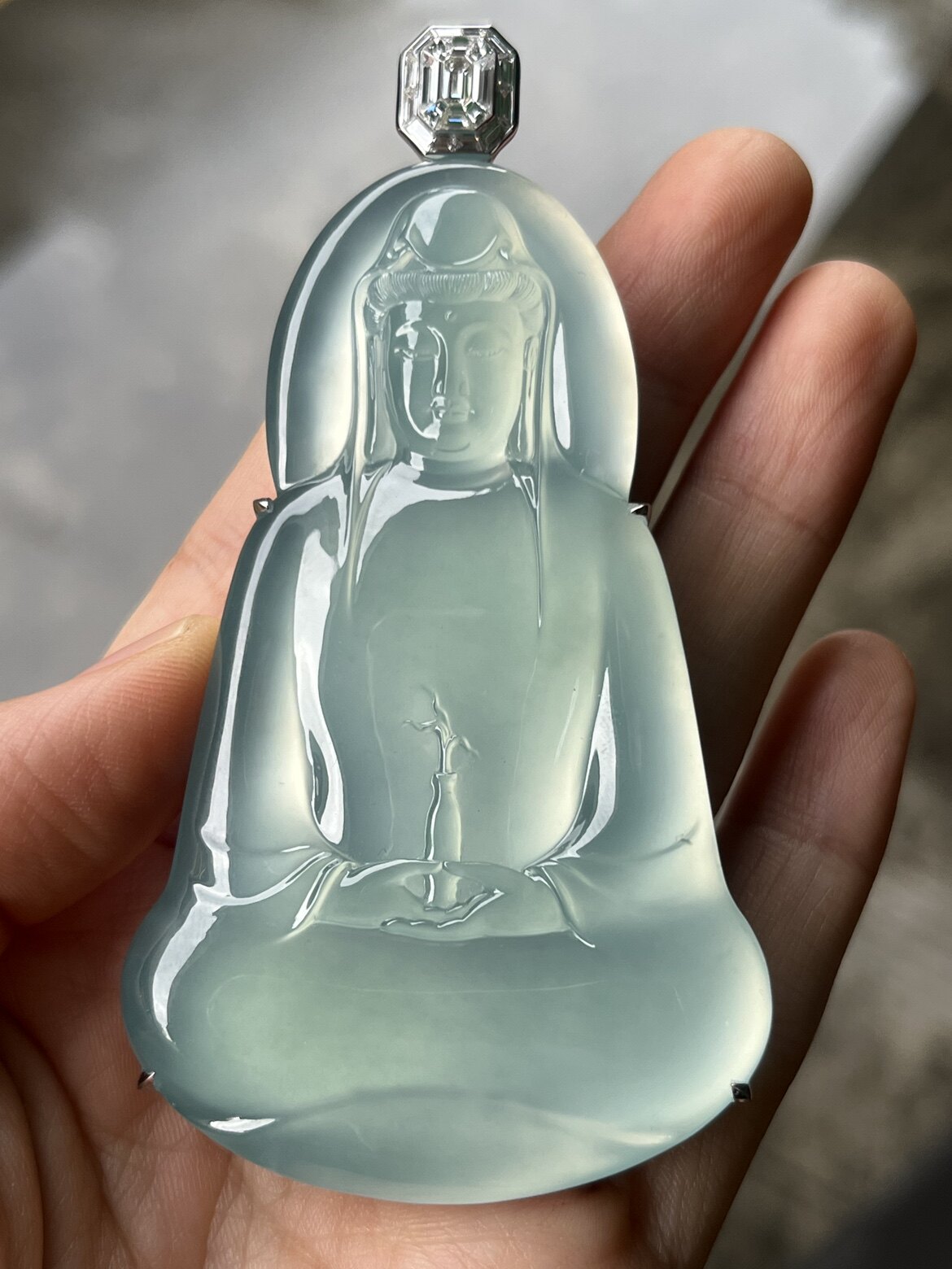 天然翡翠玻璃种晴蓝大观音2750