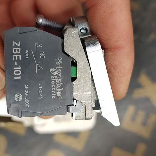 可维修进口按钮开关辅助ZB4-103 2常开带支架议价