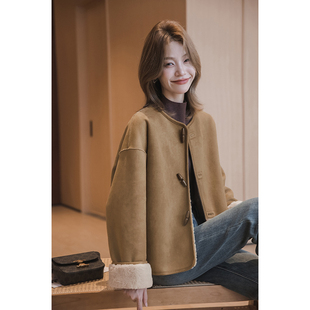 小谷粒布朗尼外套 仿獭兔毛皮毛一体女秋季仿麂皮牛角扣气质上衣