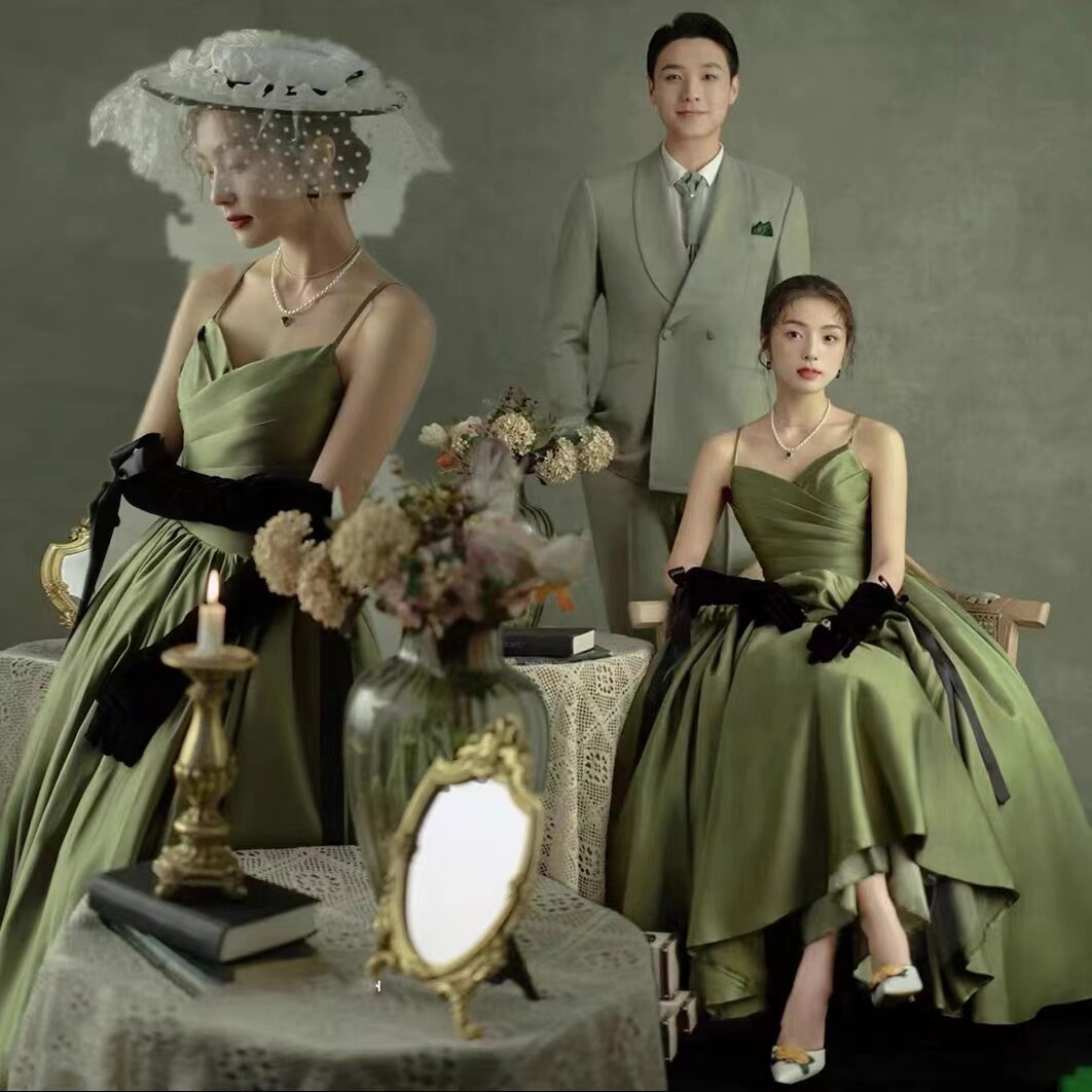 커플 테마 웨딩 사진 스튜디오 의류 멜빵 새틴 패션 아보카도 컬러 스커트 인테리어 사진 사진 드레스