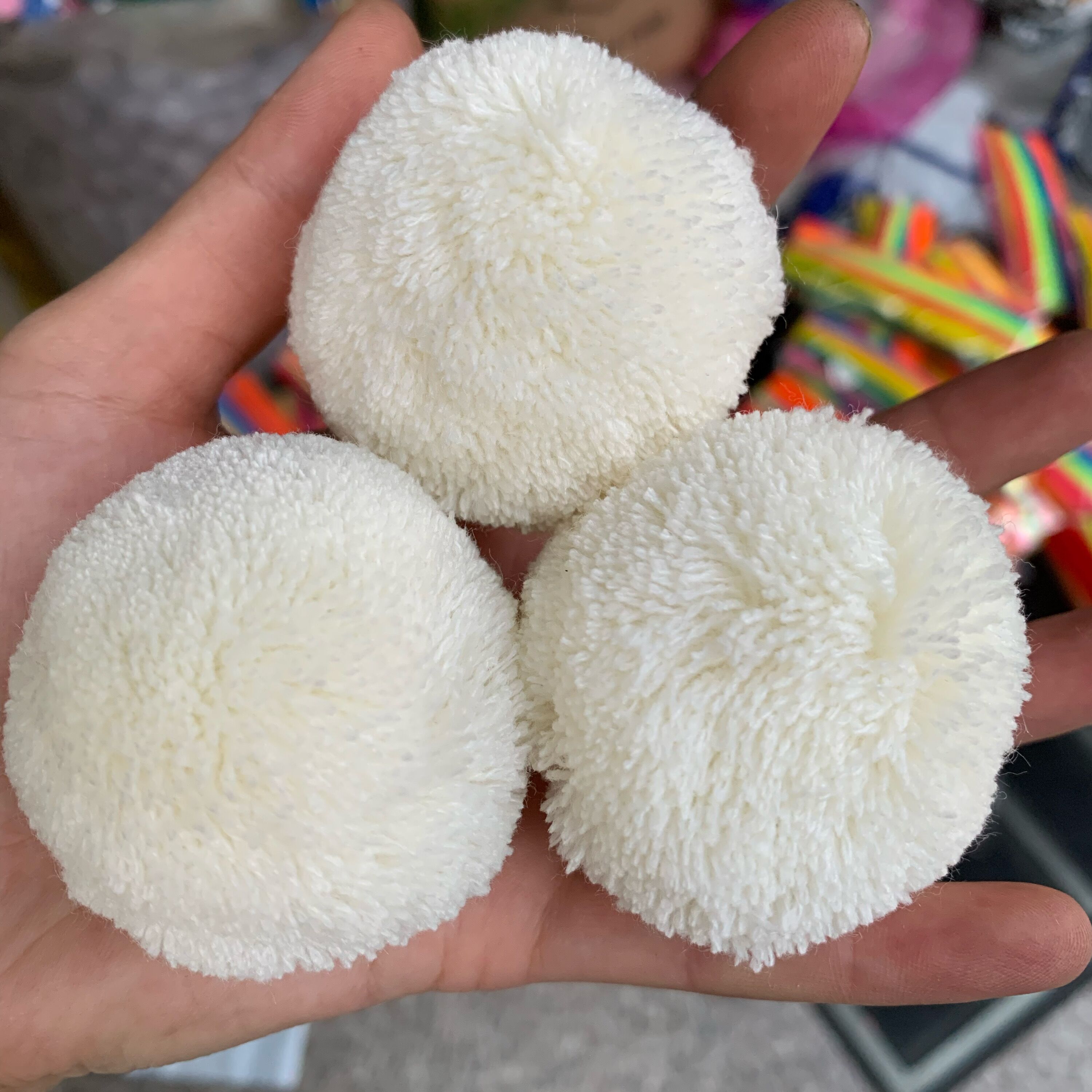 毛球毛线球米白色5cm彩色多款