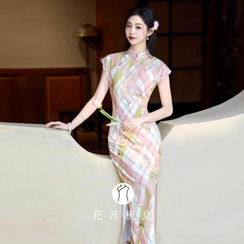 新中式改良温柔粉色旗袍订婚