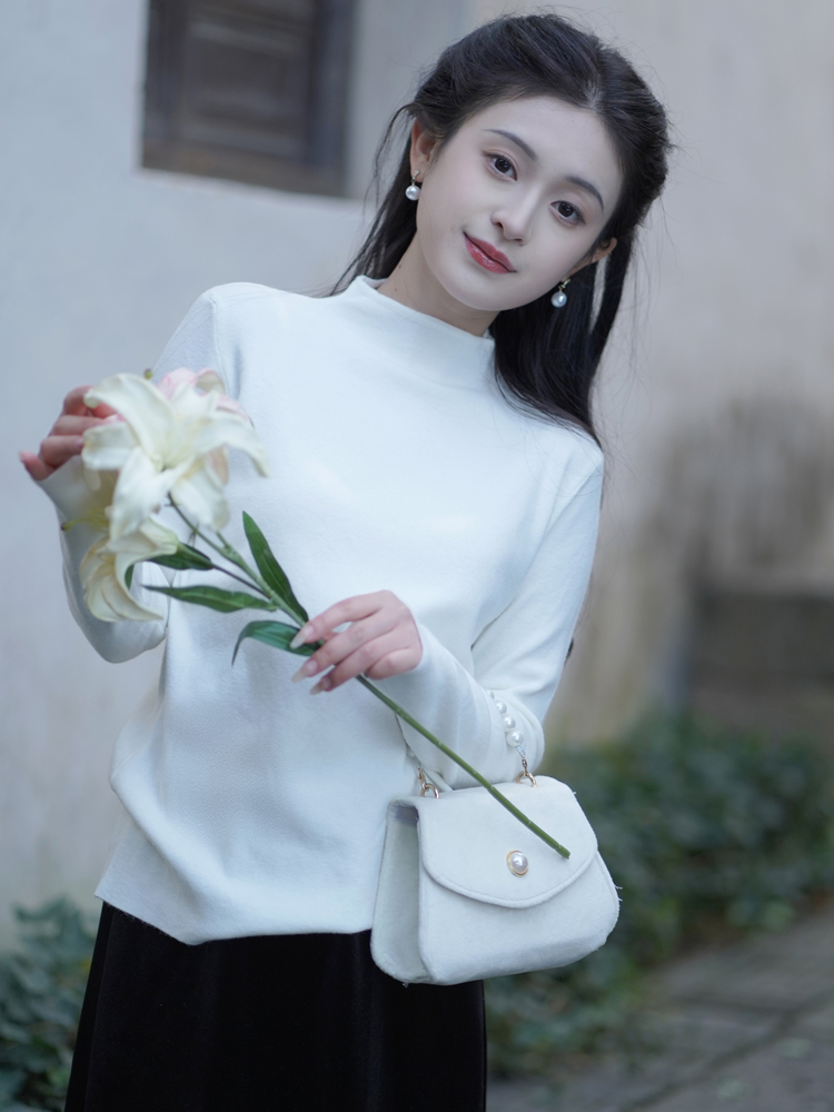 白色半高领针织衫百搭显瘦