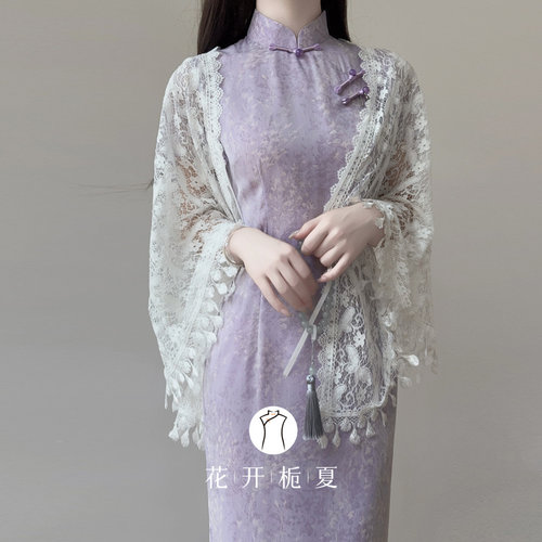 白色薄款披肩配旗袍外搭