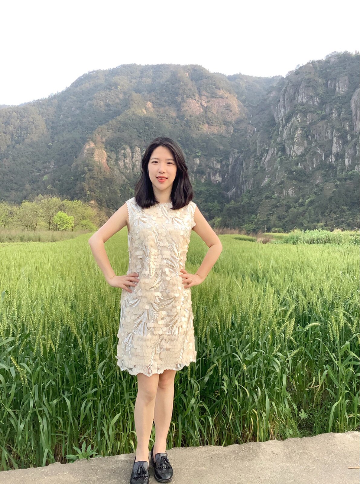 设计师小众亮片刺绣连衣裙显瘦遮肚子夏宽松无袖A字裙仙女裙超仙