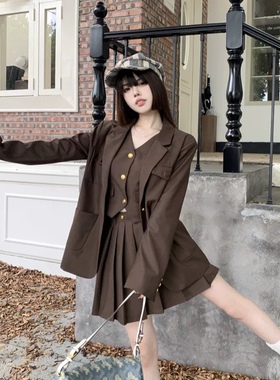 春秋新款韩系百搭背心排扣马甲+高腰百褶半裙+西装外套