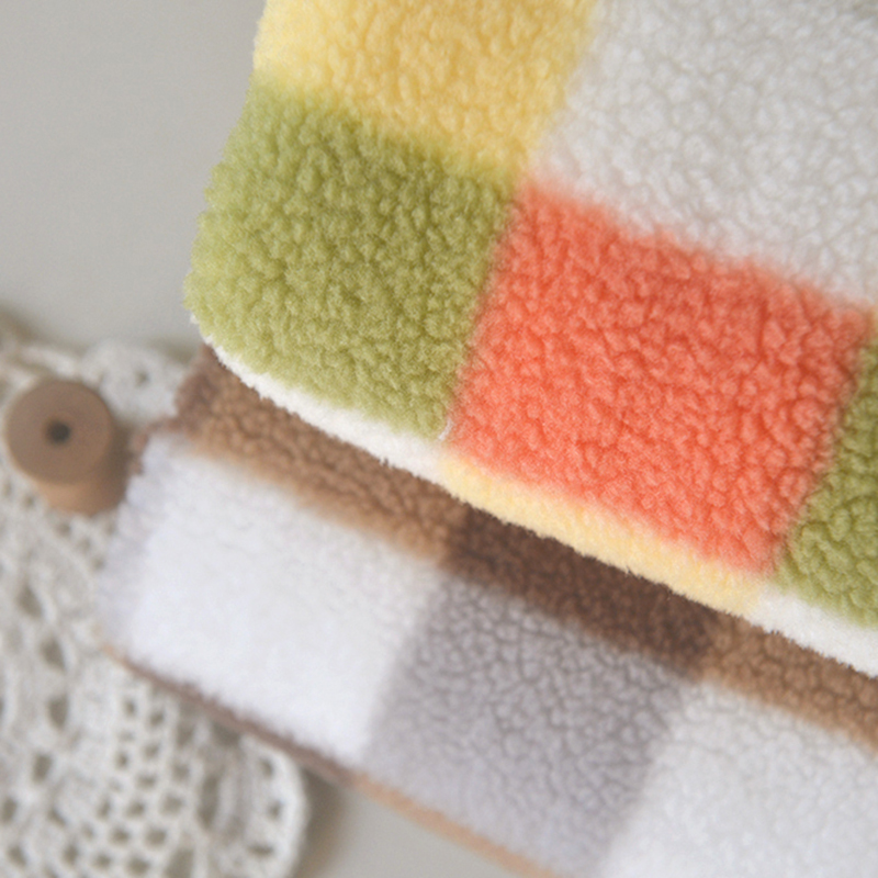 红黄绿彩格羊羔绒 冬保暖长裙大衣外套童宠物衣服被窝装抗皱面料