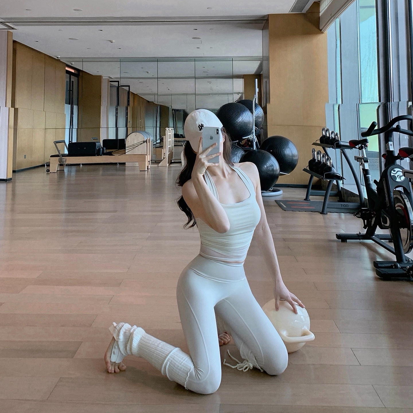 Byu run 新款挂脖网纱拼接美背背心瑜伽套装女高腰健身长裤两件套