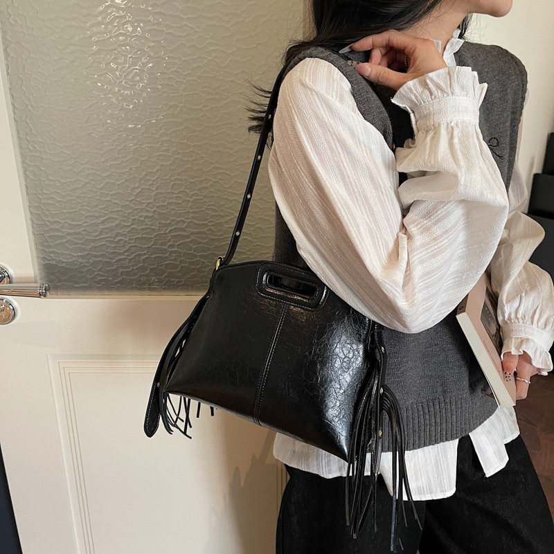 韩版小众简约手提贝壳包包女2025新款时尚潮流质感流苏单肩斜挎包