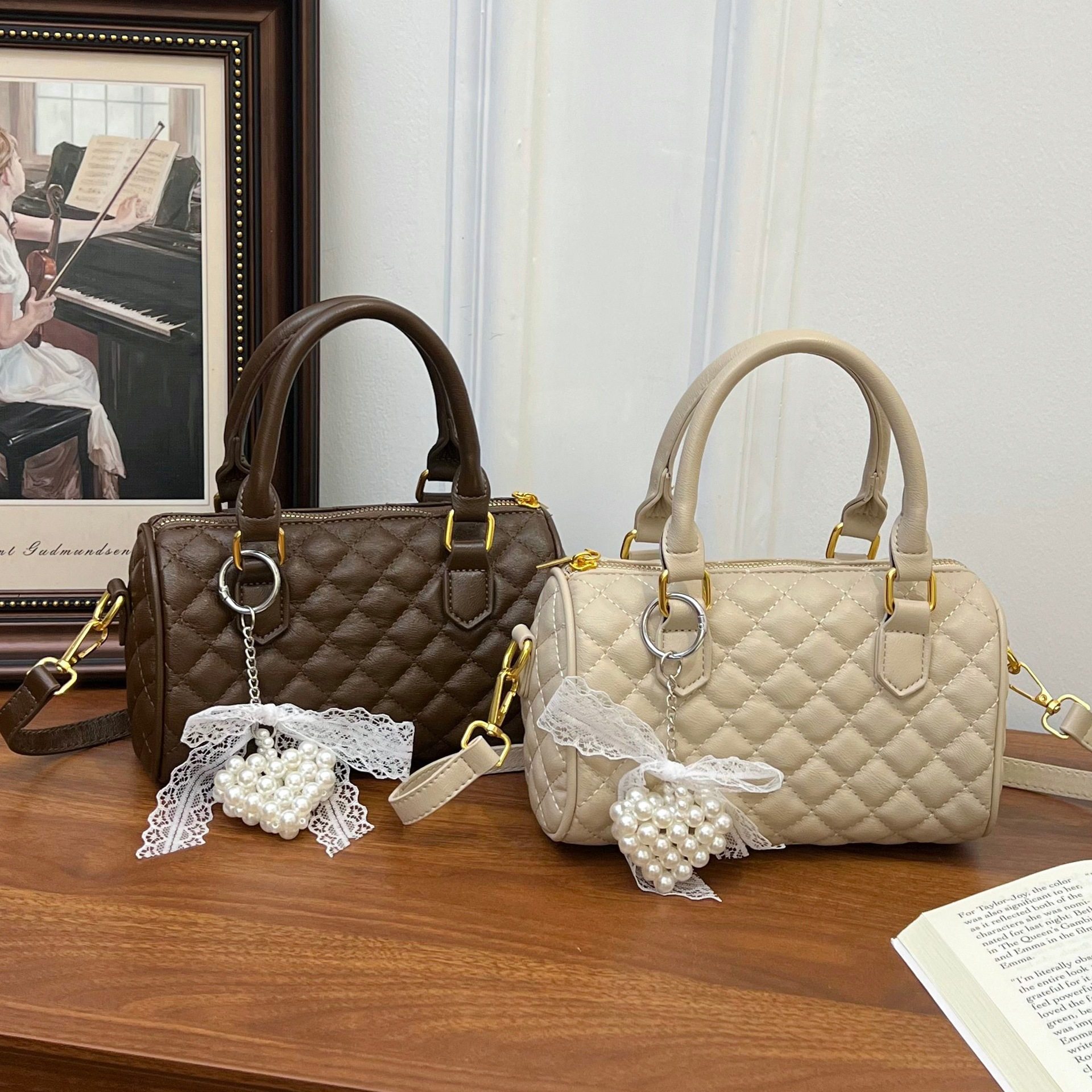 高级感洋气手拎包女包2026新款潮百搭通勤波士顿包小众菱格单肩包,箱包皮具/热销女包/男包,通用款女包,淘宝优惠券,粉丝福利购,淘宝优惠卷