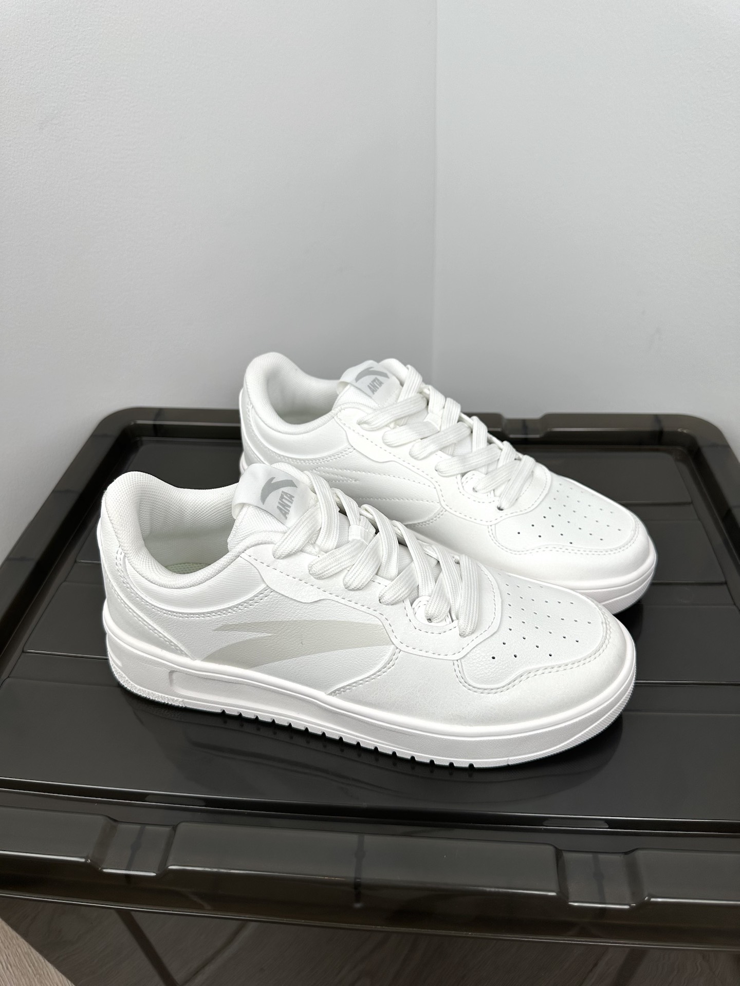 安踏板鞋男鞋2025春季新款厚底小白鞋低帮轻便运动鞋