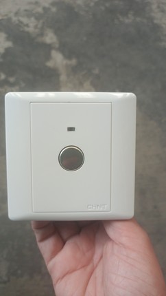 正泰开关插座暗装86型100W触摸延时开关按键带消防插座墙壁面板