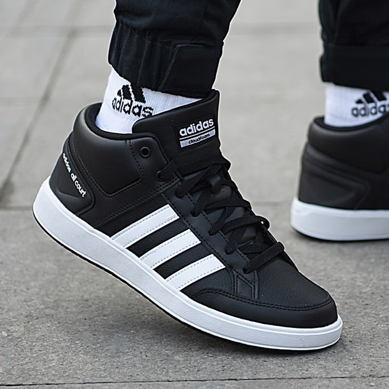 阿迪达斯休闲舒适运动鞋假一罚十