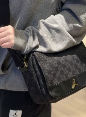 Jordan乔丹金标斜挎包男女单肩包
