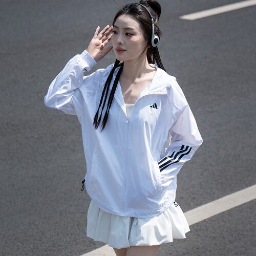 阿迪达斯女春季连帽运动夹克