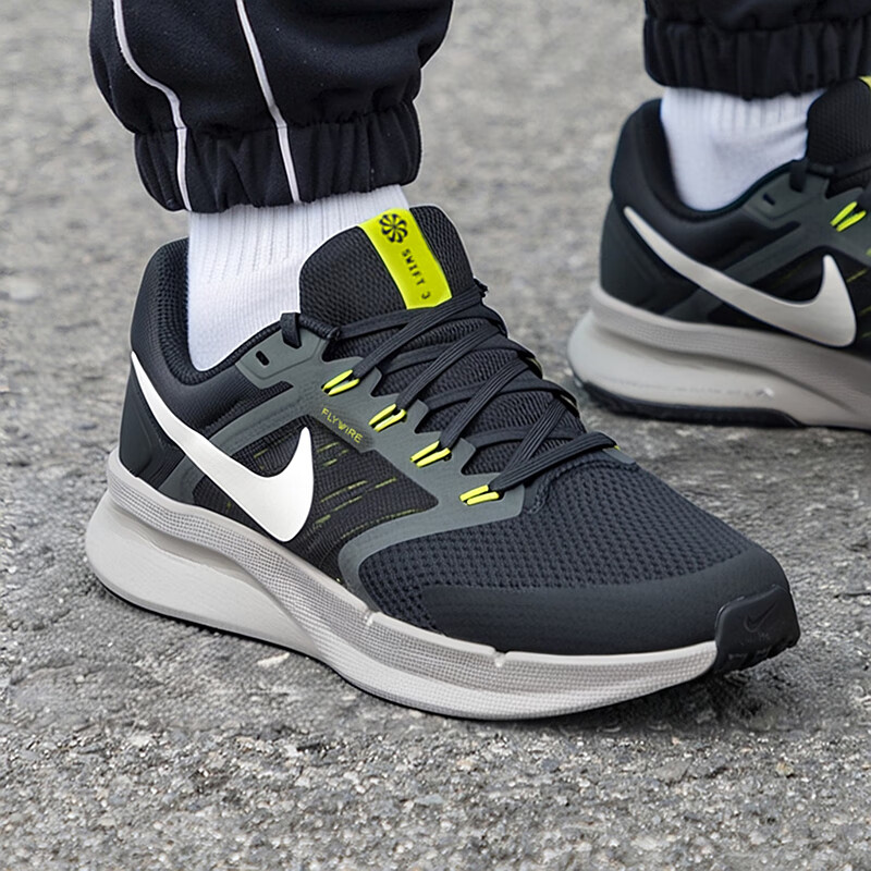 耐克2025冬季新款透气缓震跑步鞋