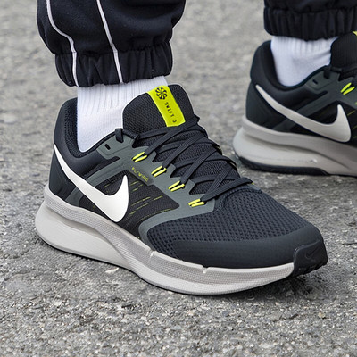 耐克男鞋冬季新款透气缓震跑步鞋