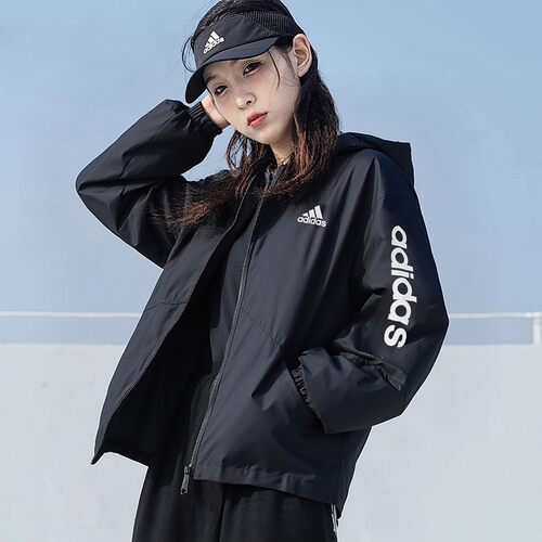 阿迪达斯女2026秋防风连帽夹克
