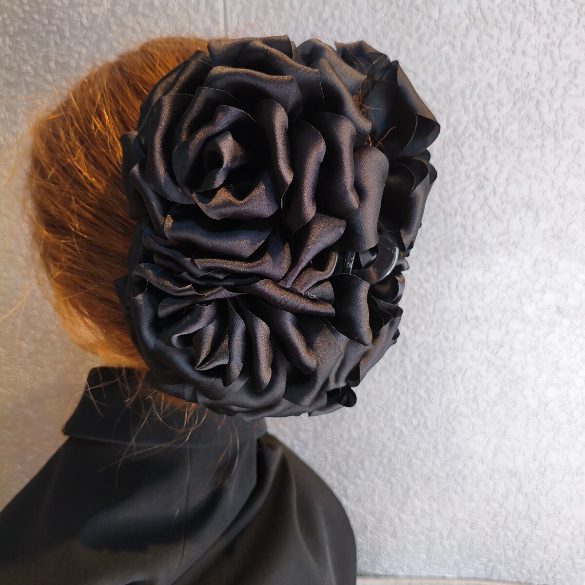 法式复古黑色缎面大花朵抓夹女高级感后脑勺盘发爪夹气质鲨鱼夹