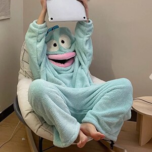 丑鱼连体睡衣女珊瑚绒加厚保暖秋冬季卡通大嘴鱼搞怪睡袍男加大款