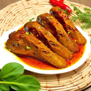 浙江衢州鸭头鸭掌香辣卤味肉食熟食夜间零食小吃三头一掌正宗现做