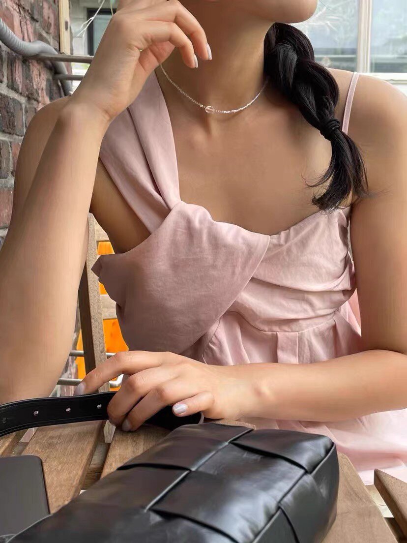 现货 韩国正品 lucy salon 夏时髦感纽扣打结不对称吊带上衣背心