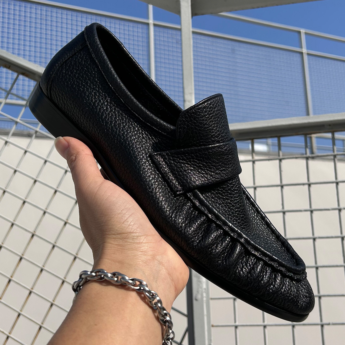 2026春季新款英伦时尚尖头柔软鹿皮鞋面一脚蹬青年低帮乐福鞋皮鞋