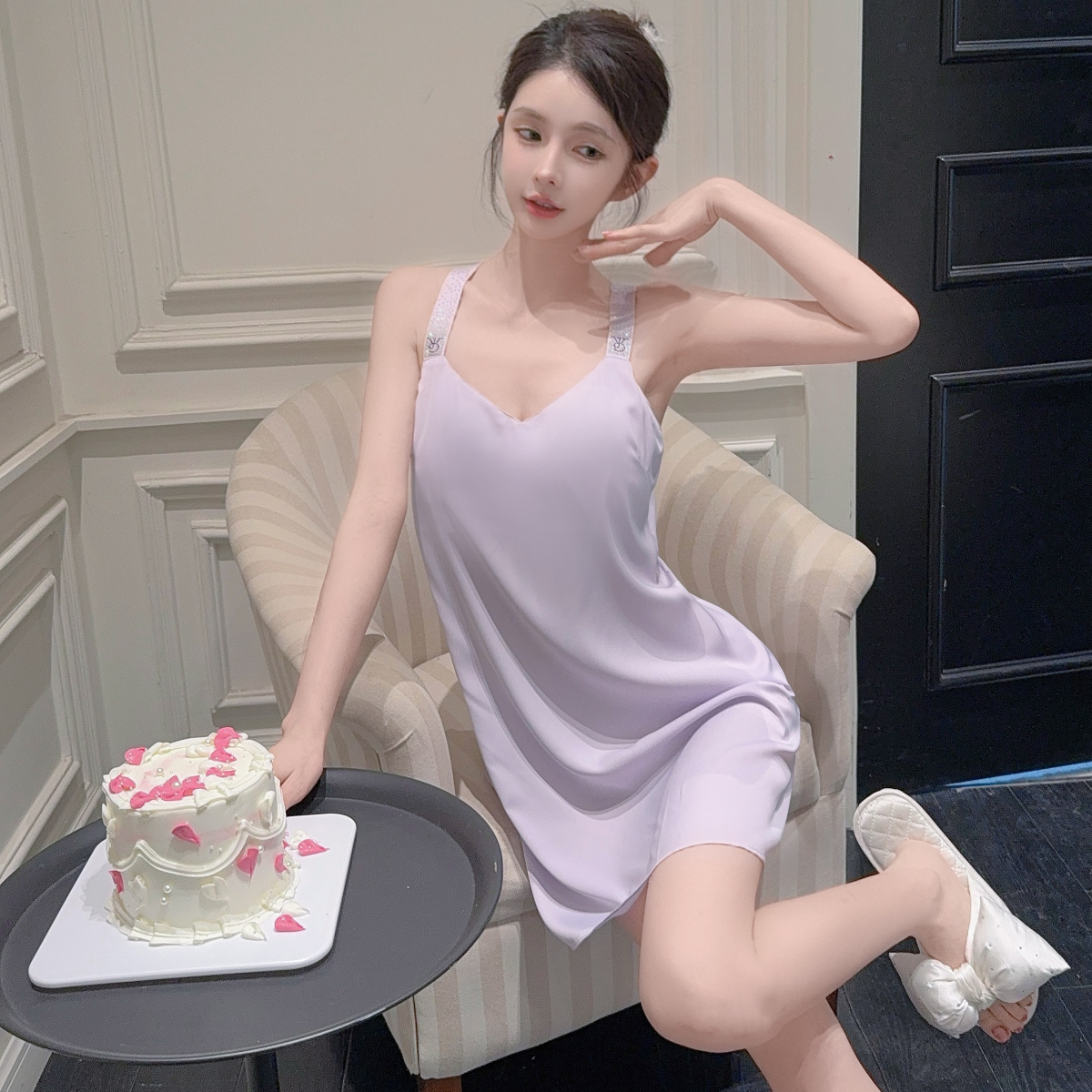 性感睡裙女吊带冰丝睡衣V领美背