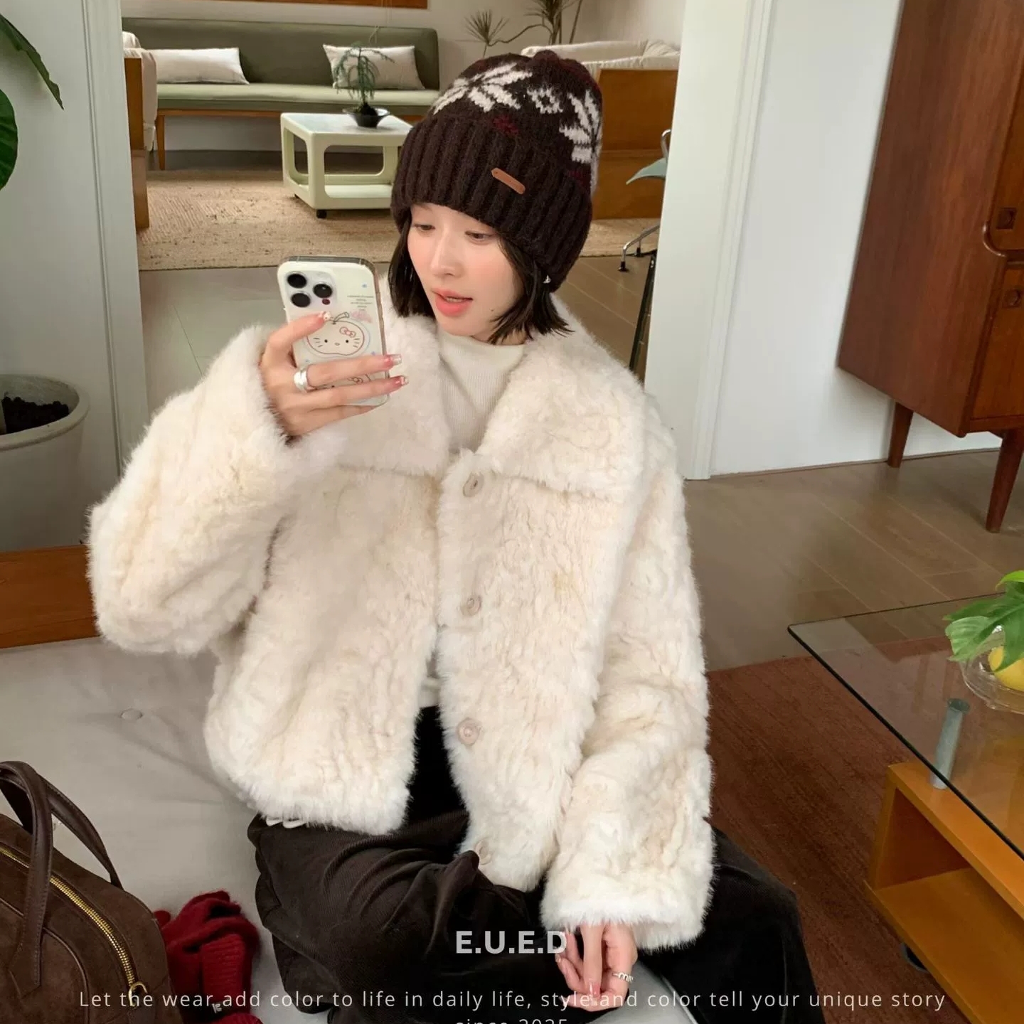 千金小香风翻领花狐毛绒短外套女