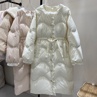 韩系温柔小香蕾丝花边长款羽绒服女冬季收腰显瘦甜美减龄保暖外套