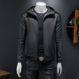 2026春秋休闲印花连帽夹克货号7636-P165假模图，男装夹克，钱塘2010A