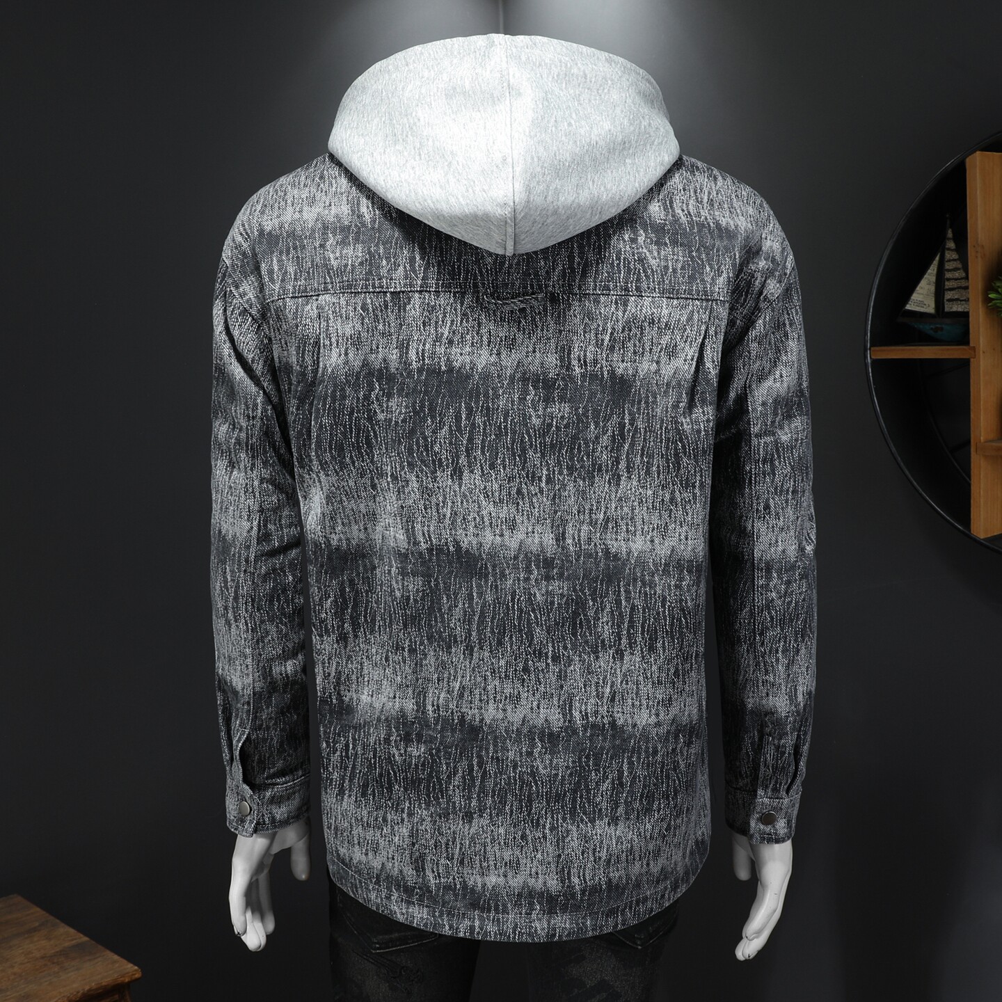 2025秋冬新款可拆卸卫衣帽牛仔夹克QT212-货号8056-P145假模图,男装夹克,钱塘2010-1