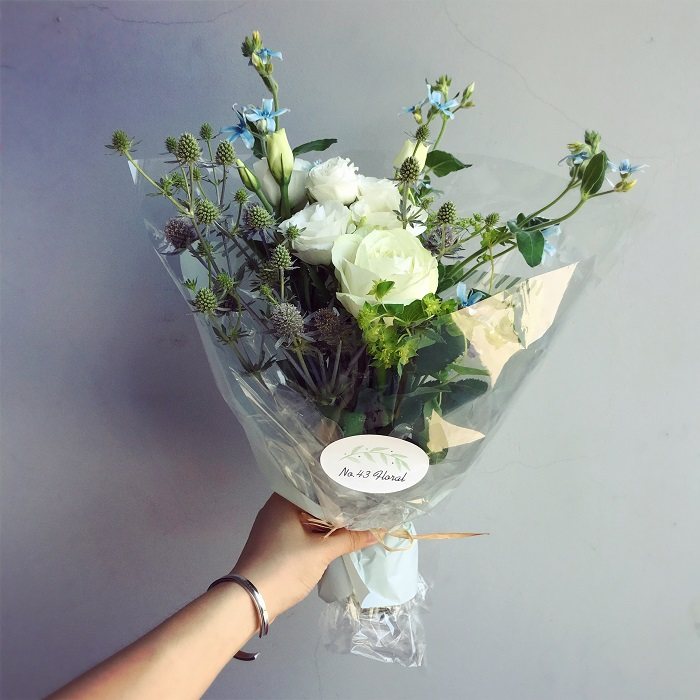 小清新冷色调素雅白色系花束送女友生日送闺蜜 上海同城鲜花速递