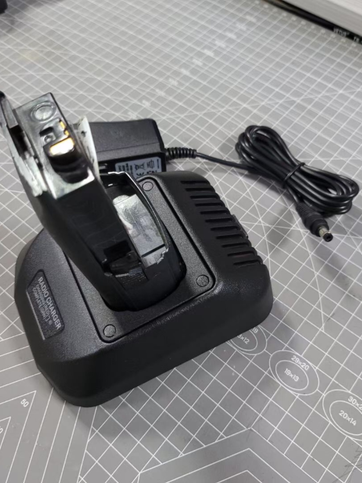 高品质配件适配摩托对讲机充电器