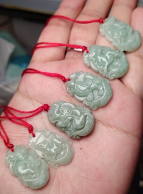 特小号天然翡翠a货玉生肖鼠龙马羊猴鸡豆绿玉吊坠属相项链儿童