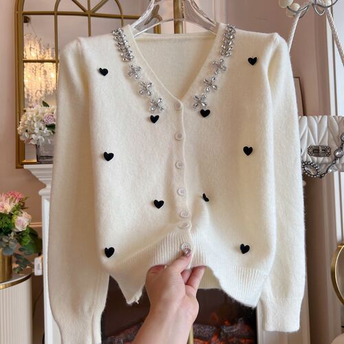 台湾货2026年重工镶钻名媛风气质爱心v领单排扣针织毛衣开衫女装