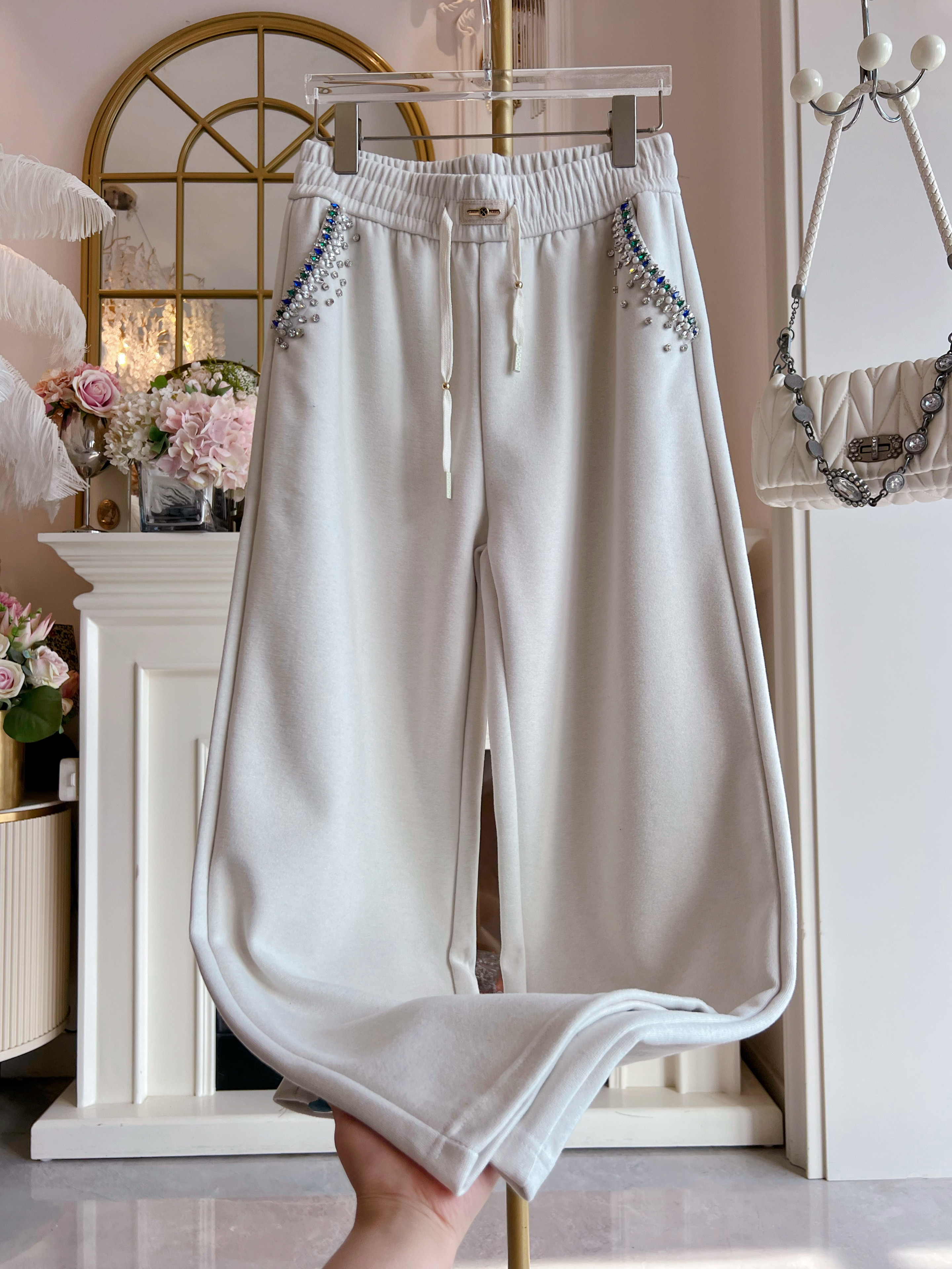 2025年秋冬重工镶钻松紧腰抽绳直筒裤女宽松显瘦休闲裤阔腿裤长裤