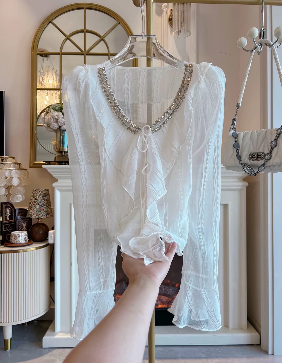 辣妹荷叶边碎花雪纺衫上衣女装白色重工镶钻系带宽松喇叭袖衬衣