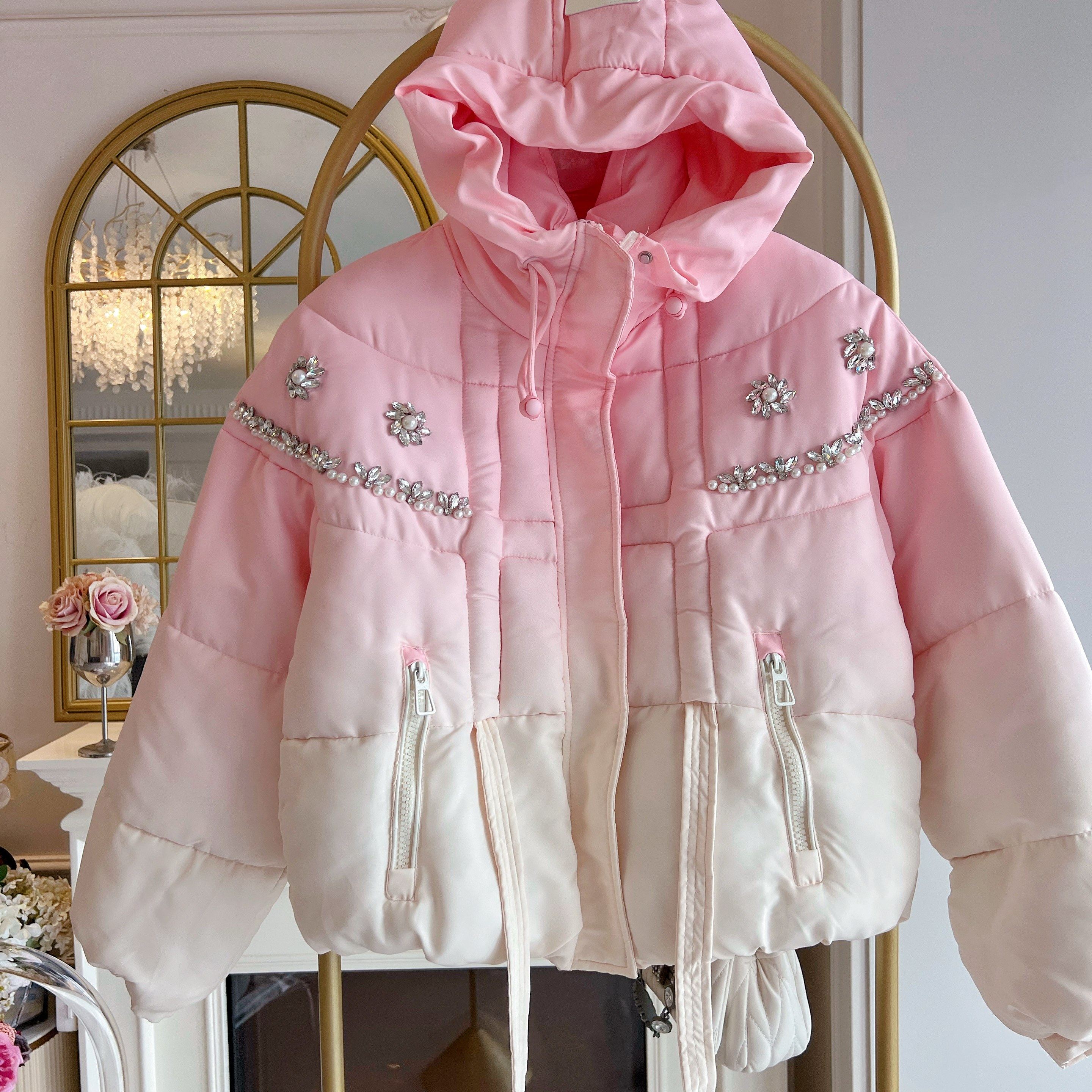 2025年秋冬重工镶钻渐变粉色短款羽绒棉服女时尚洋气时髦外套棉袄