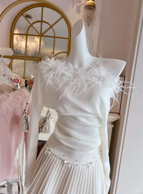 法式小众甜美针织衫女装2025年秋冬一字肩镶钻羽毛慵懒蝙蝠袖毛衣